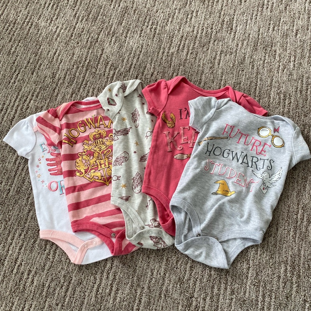 Set of 5 onesies Harry Potter designs pink grey